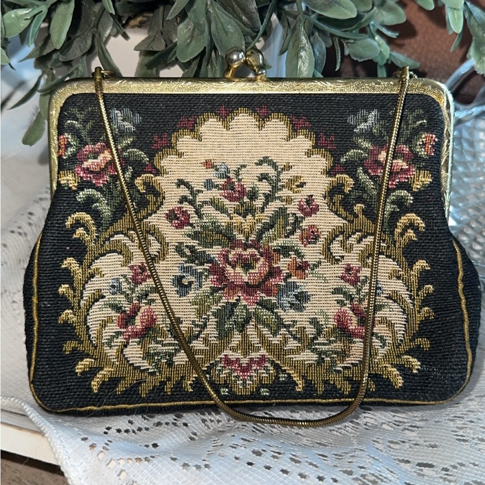 Elegant Floral Tapestry Handbag